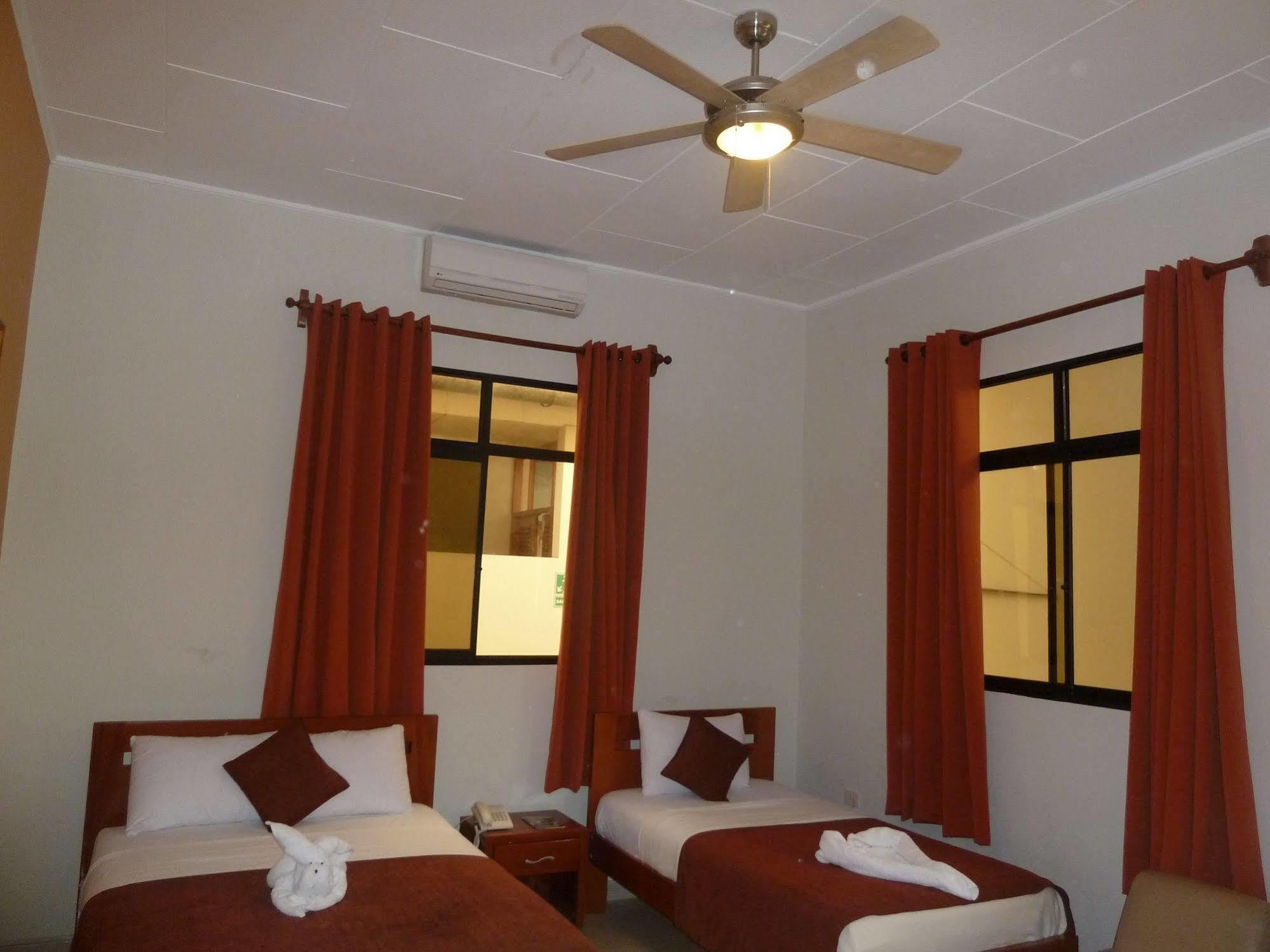 Hostal Huayruro Iquitos Exterior foto