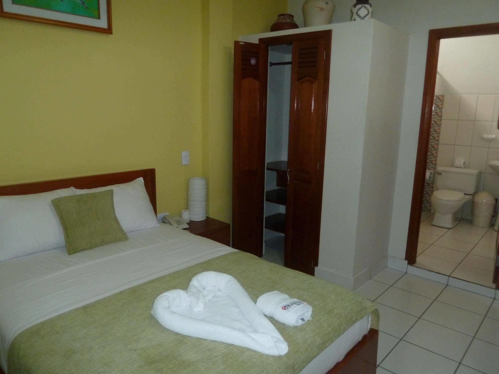 Hostal Huayruro Iquitos Exterior foto